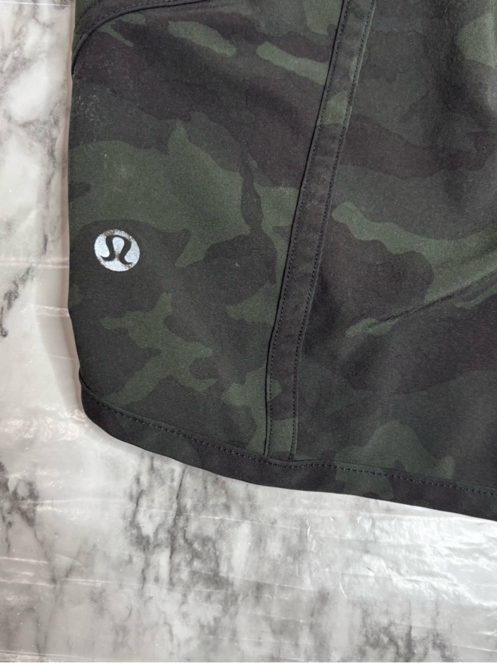 lululemon Green Camo Running Shorts size 4 athletic activewear - Picture 2 of 6